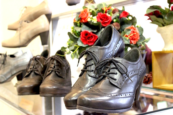 感動を売る靴屋 国立人