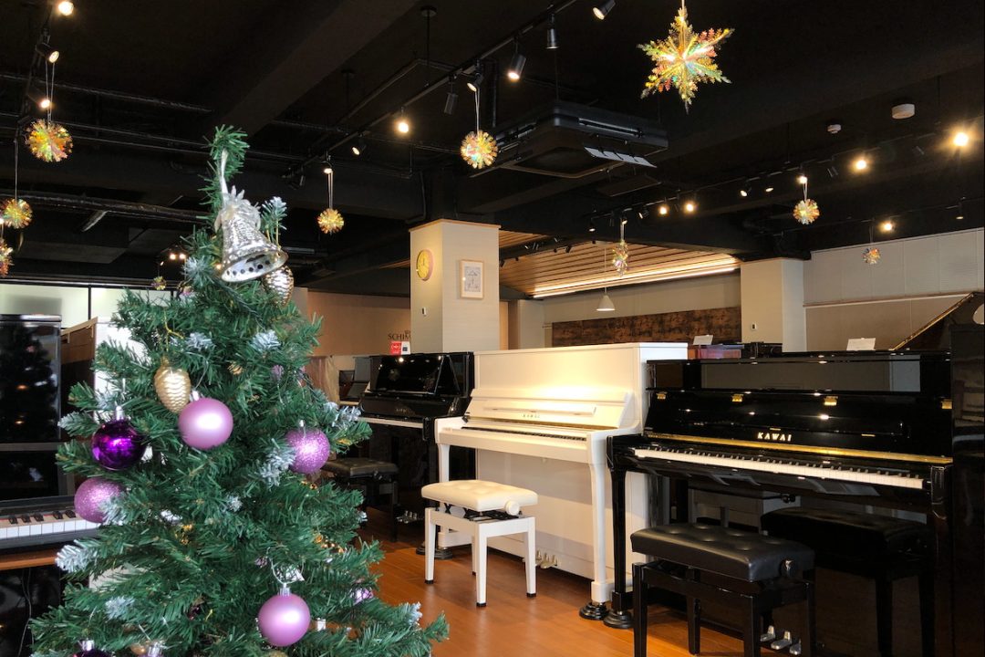 ピアノ屋さんでクリスマスフェア。ピアノの音色で彩る冬へ